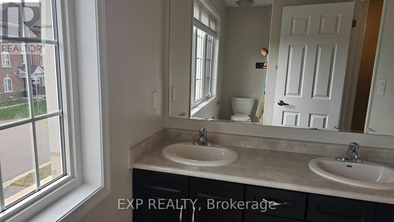 345 Gooding Crescent N, Milton, Ontario  L9E 0A4 - Photo 6 - W12535034