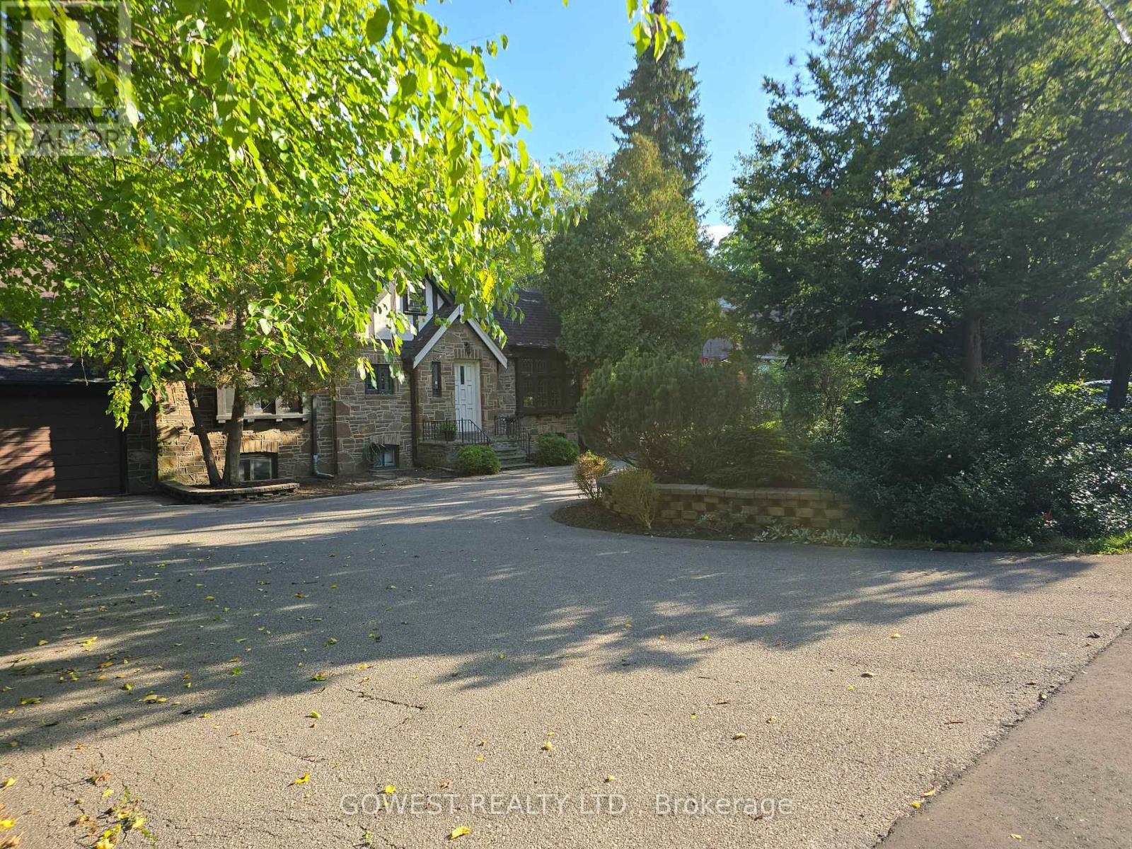 62 Pinewood Trail, Mississauga, Ontario  L5G 2L1 - Photo 4 - W12535064