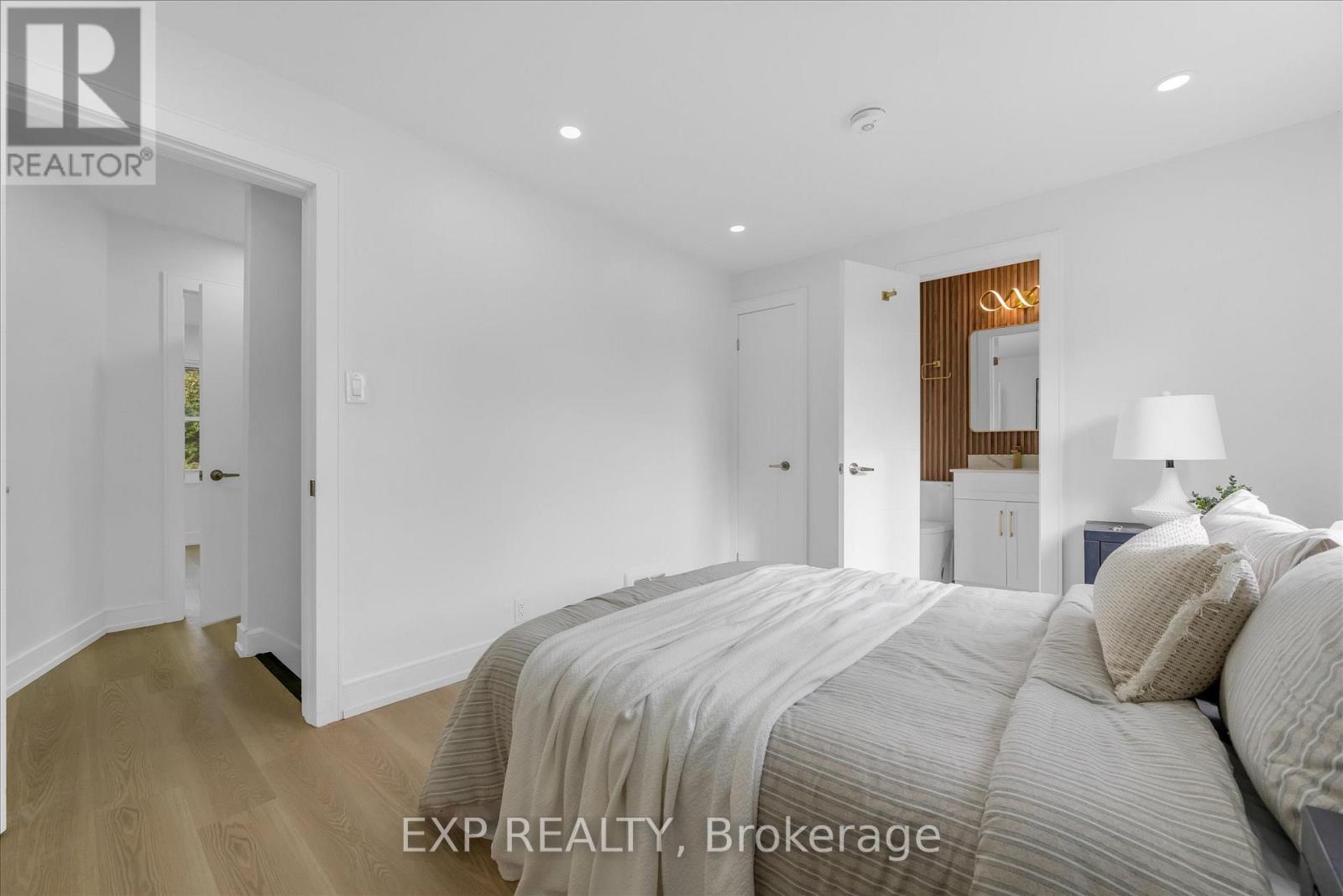 24 Eaton Place, Hamilton, Ontario  L8H 1N7 - Photo 13 - X12535052