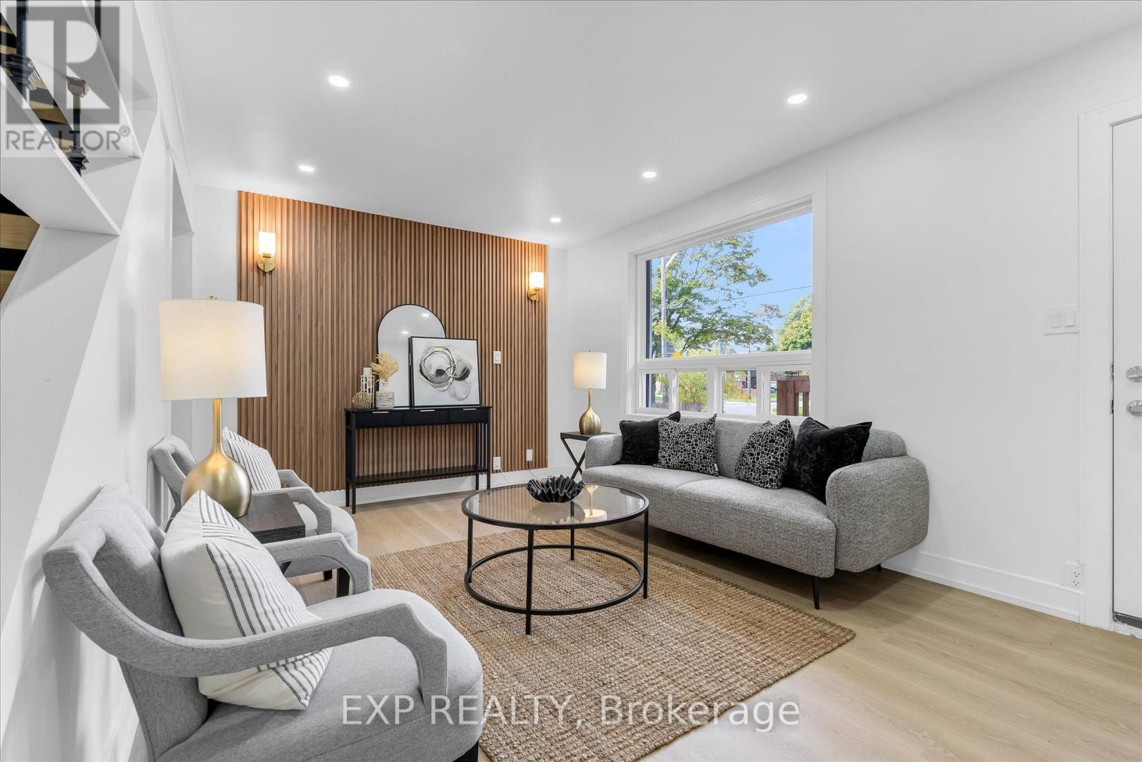 24 Eaton Place, Hamilton, Ontario  L8H 1N7 - Photo 2 - X12535052