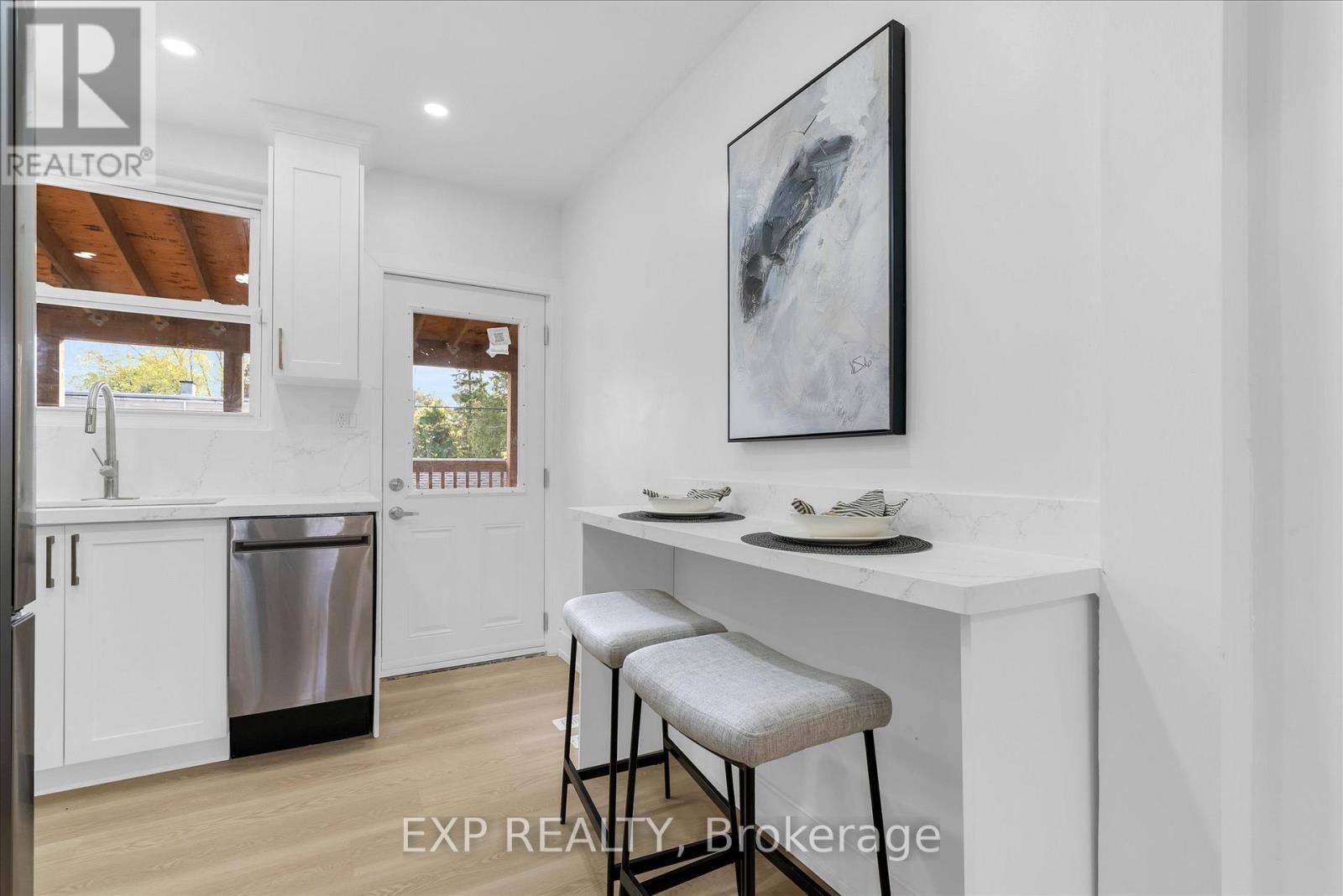 24 Eaton Place, Hamilton, Ontario  L8H 1N7 - Photo 7 - X12535052