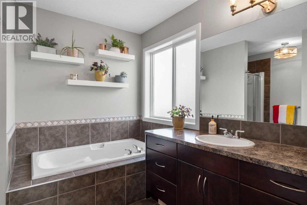 2581 Coopers Circle Sw, Airdrie, Alberta  T4B 3B7 - Photo 28 - A2266136