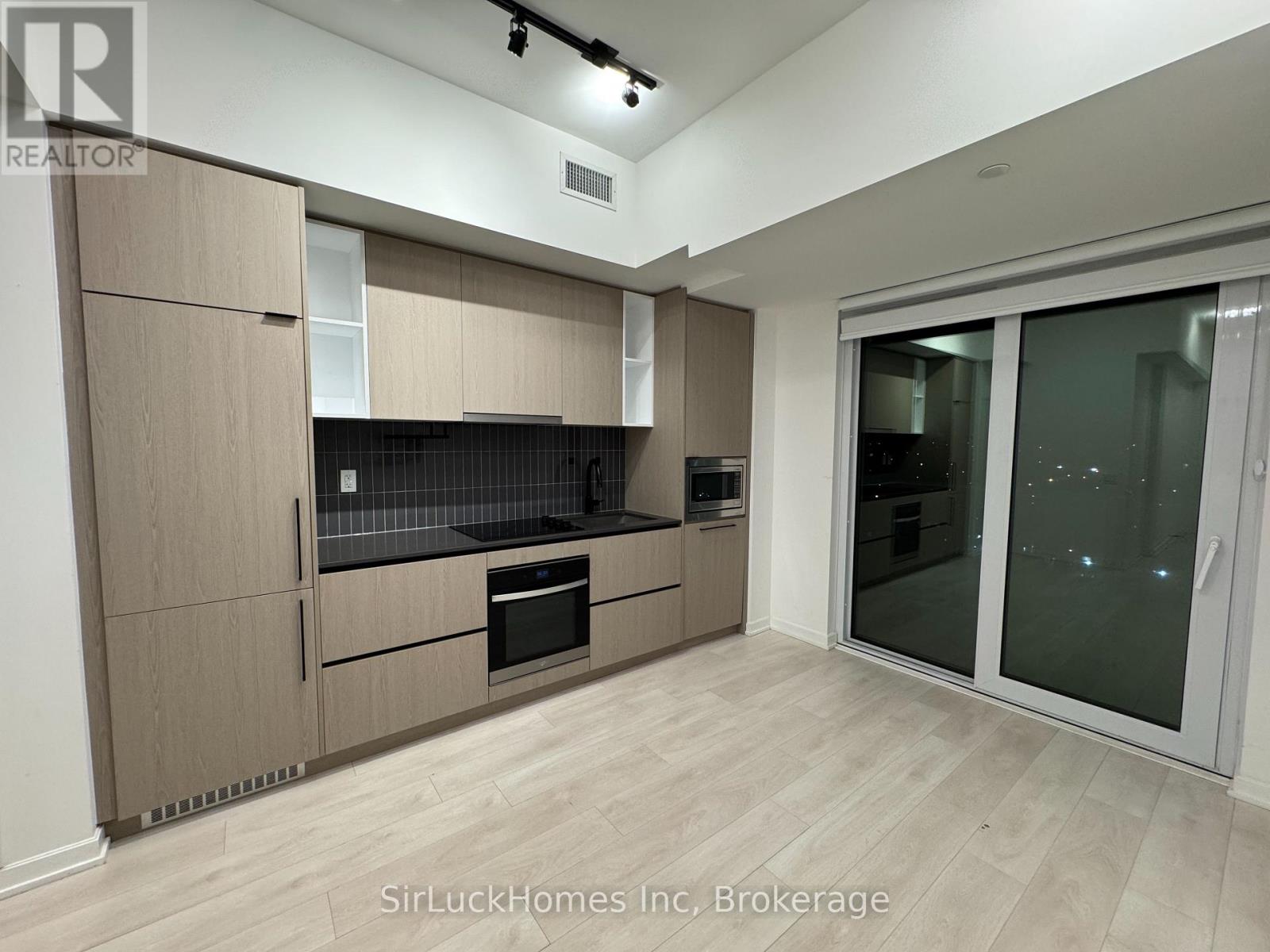 805 - 1285 Dupont Street, Toronto, Ontario  M6H 0E3 - Photo 3 - W12526604