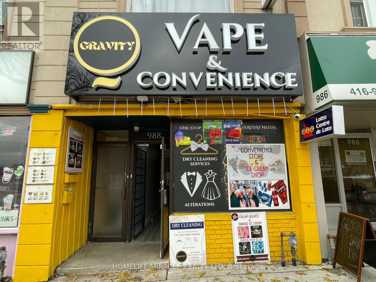 988 ST CLAIR AVENUE W, Toronto, Ontario