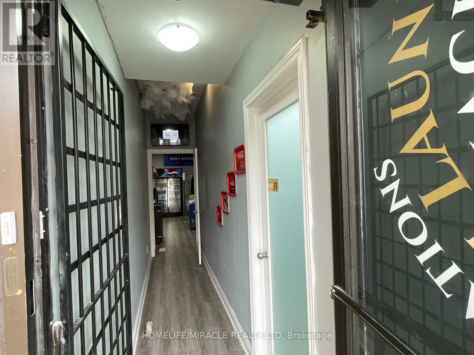 988 St Clair Avenue W, Toronto, Ontario  M6E 1A2 - Photo 2 - C12535100