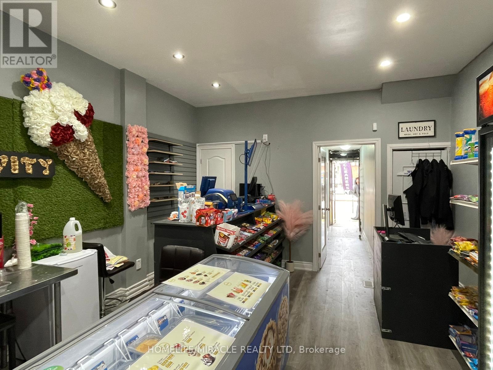 988 St Clair Avenue W, Toronto, Ontario  M6E 1A2 - Photo 5 - C12535100