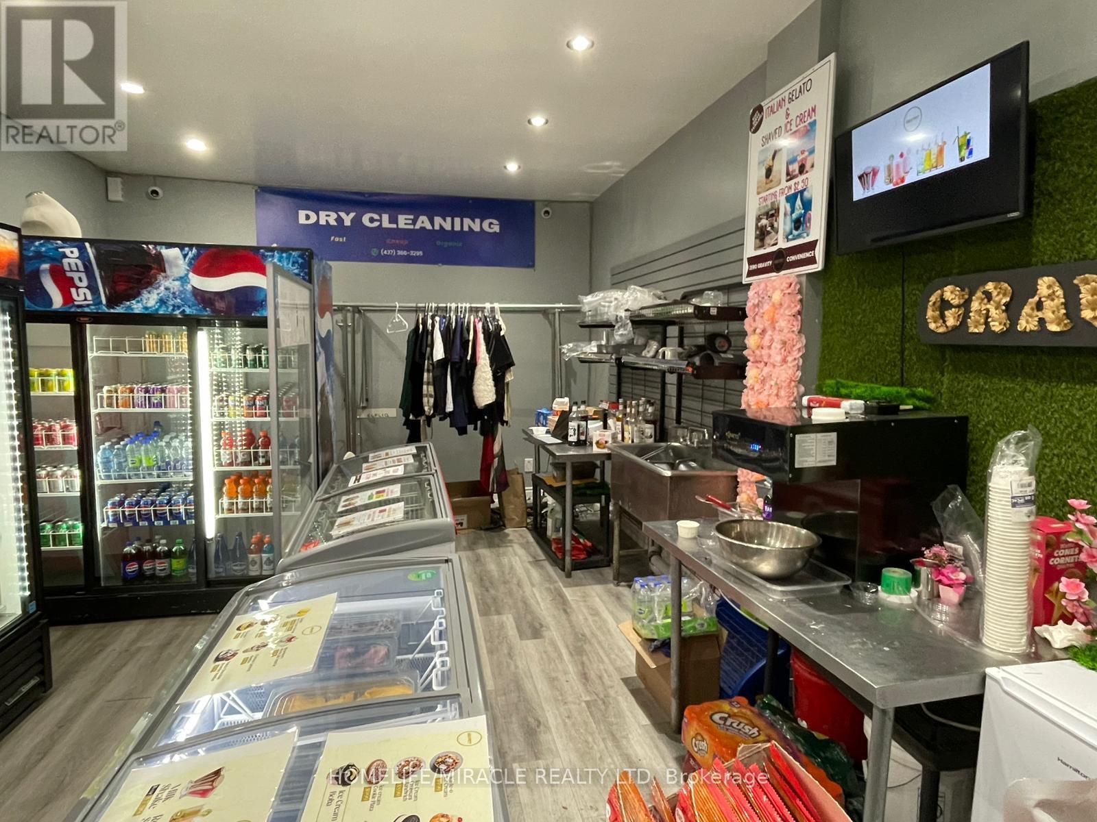 988 St Clair Avenue W, Toronto, Ontario  M6E 1A2 - Photo 6 - C12535100