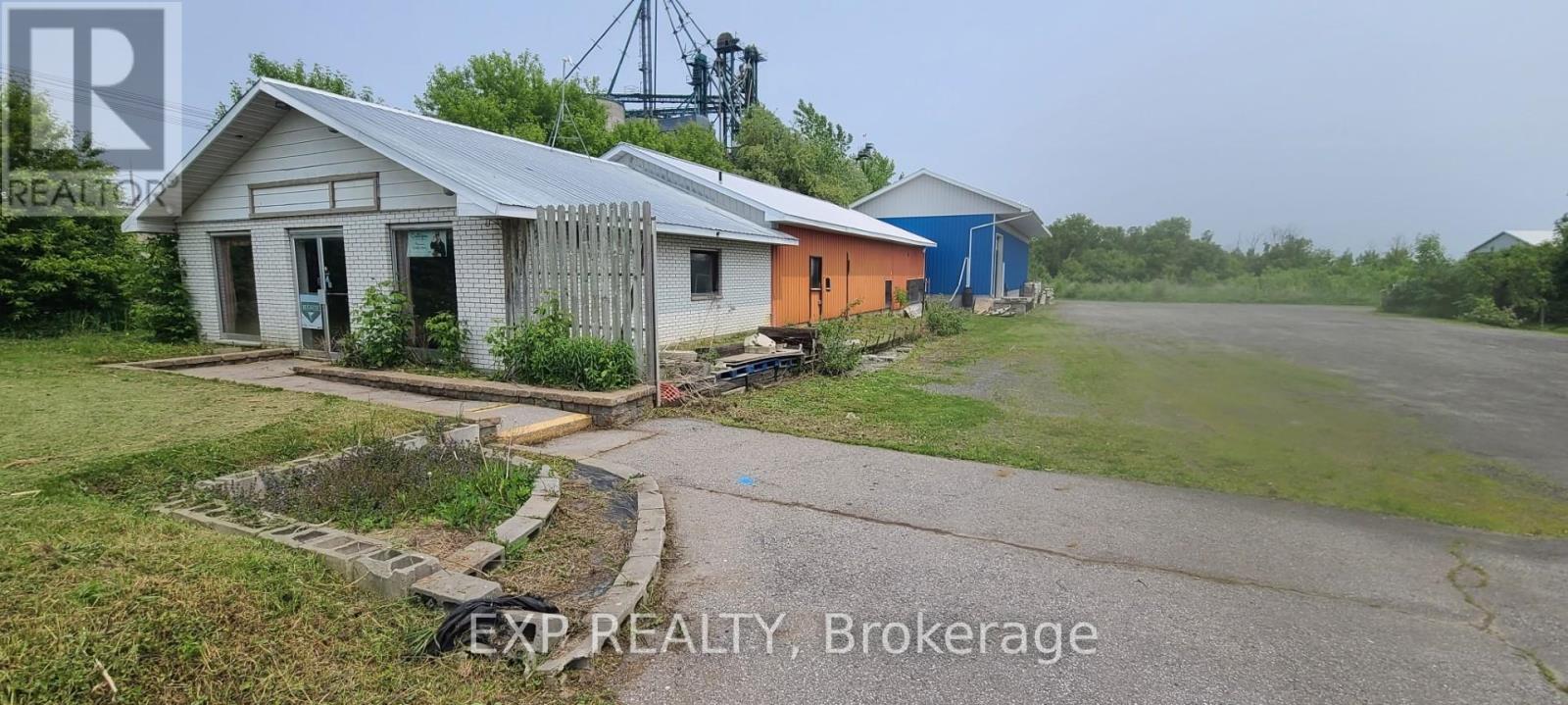 685 LAWRENCE STREET, North Dundas, Ontario