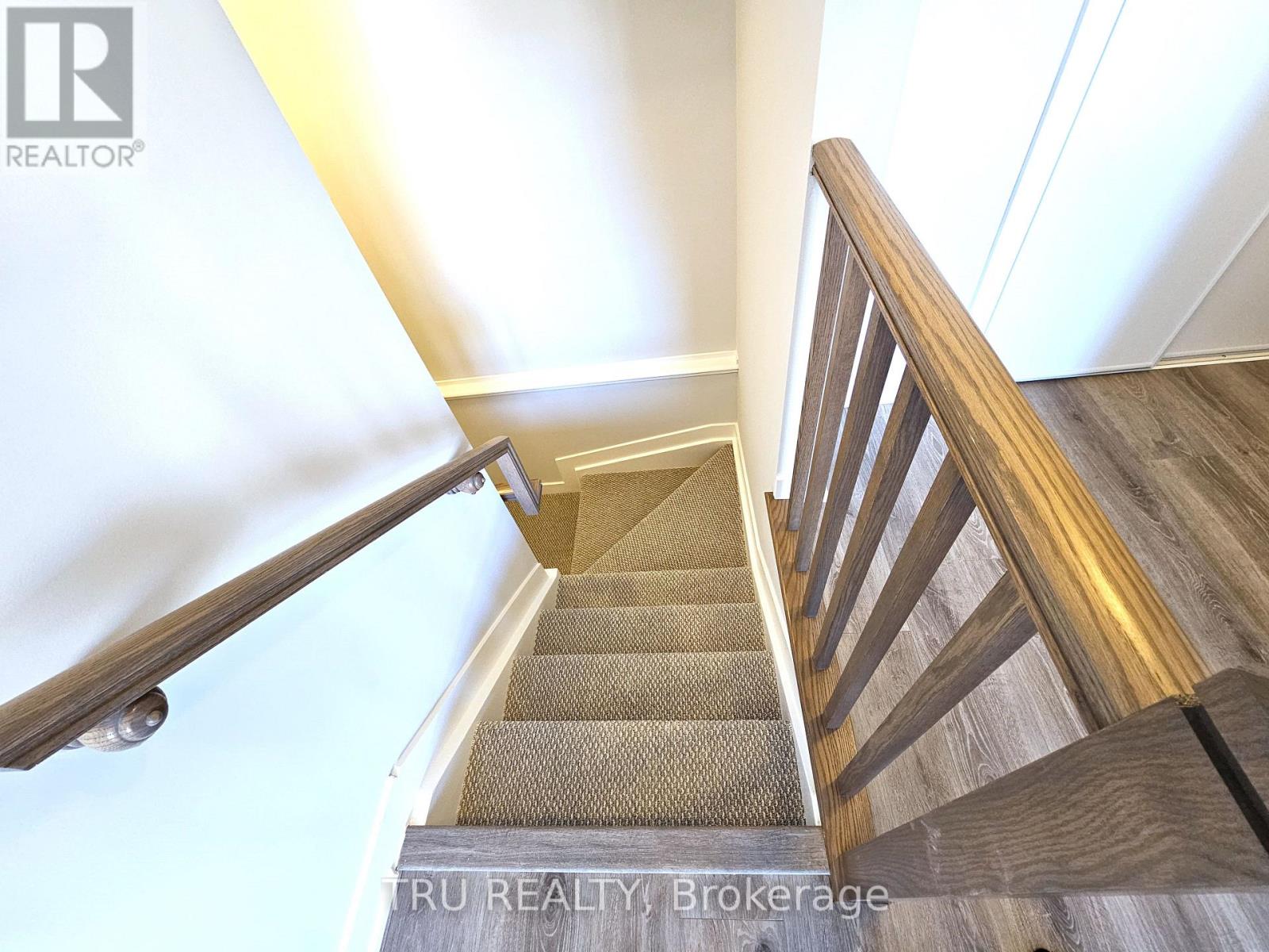 630 Mishi Private, Ottawa, Ontario  K1K 5C5 - Photo 11 - X12535146