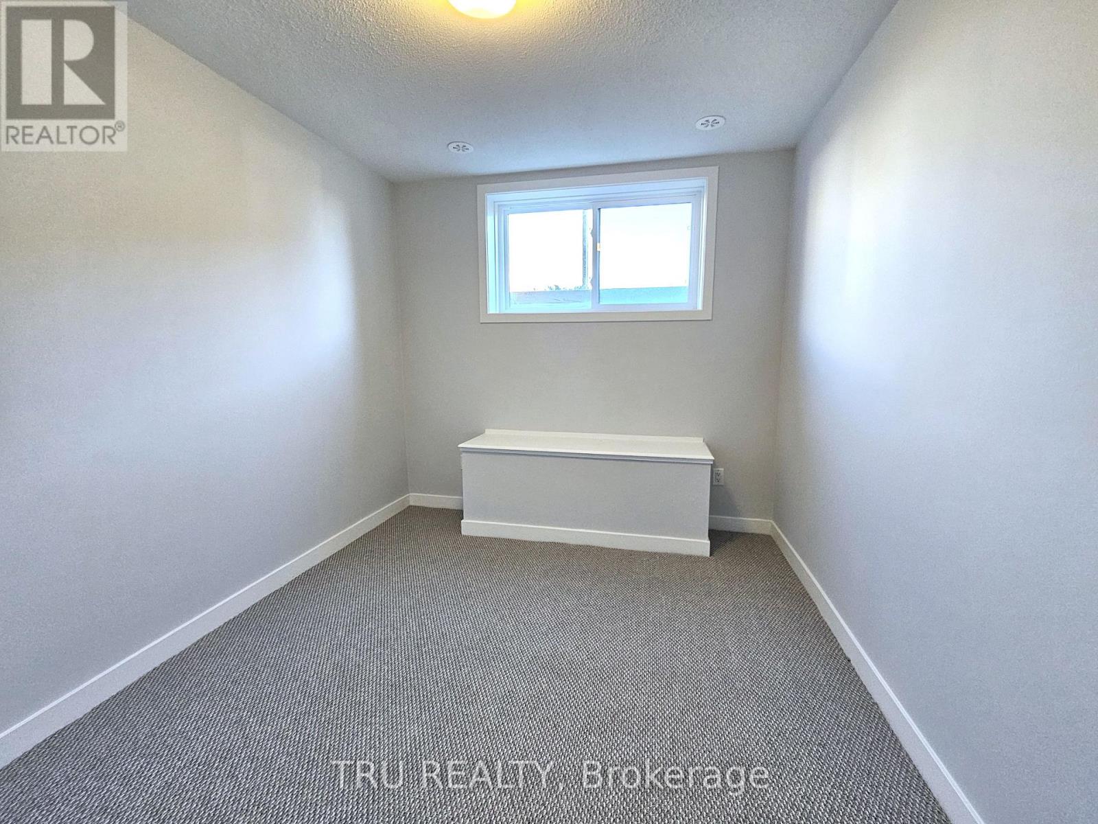 630 Mishi Private, Ottawa, Ontario  K1K 5C5 - Photo 12 - X12535146