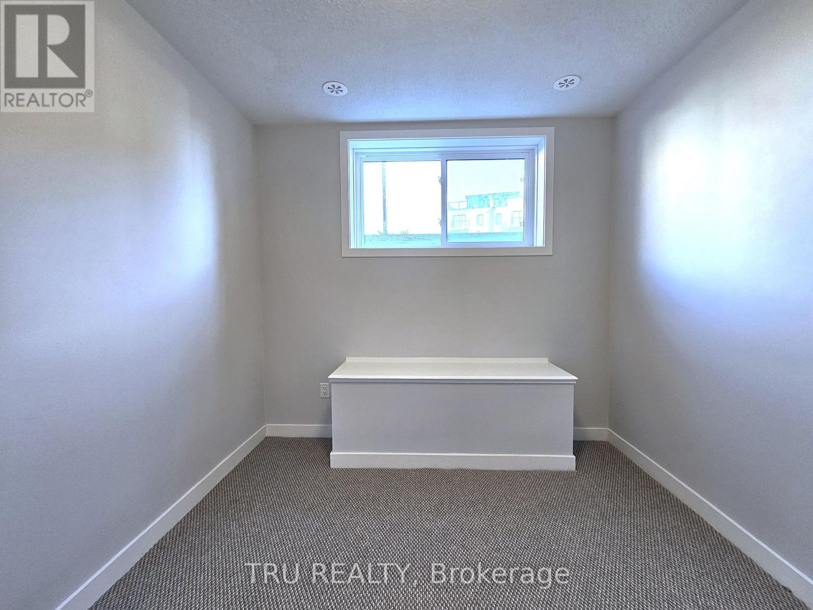 630 Mishi Private, Ottawa, Ontario  K1K 5C5 - Photo 15 - X12535146