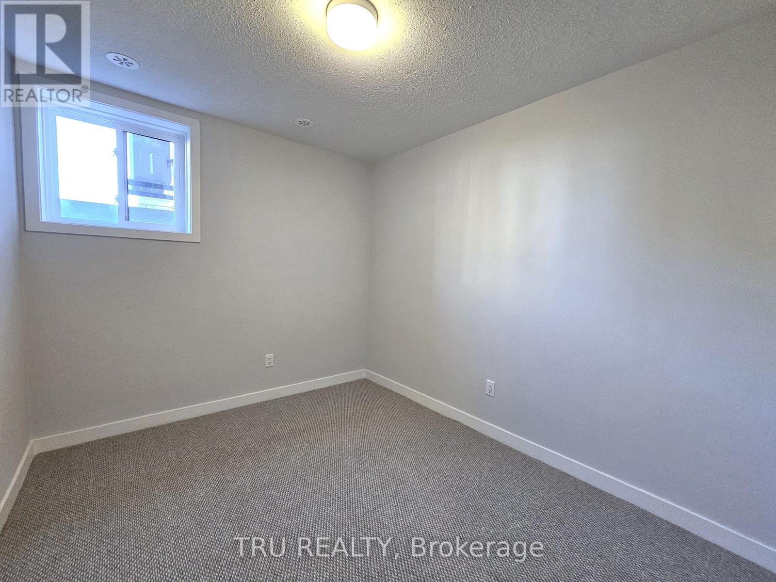 630 Mishi Private, Ottawa, Ontario  K1K 5C5 - Photo 16 - X12535146