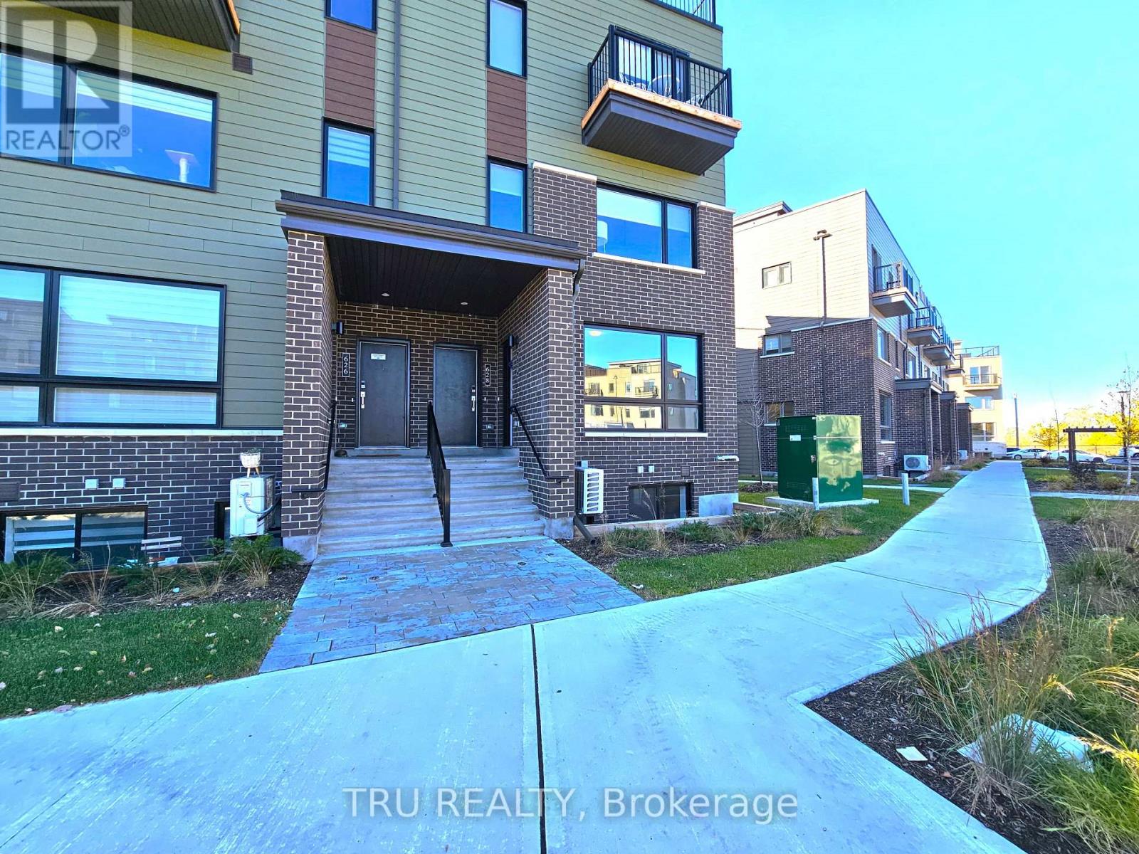 630 Mishi Private, Ottawa, Ontario  K1K 5C5 - Photo 2 - X12535146