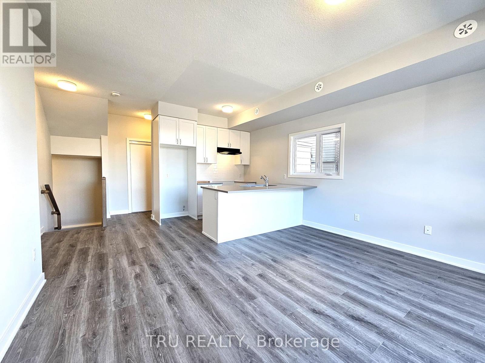 630 Mishi Private, Ottawa, Ontario  K1K 5C5 - Photo 4 - X12535146