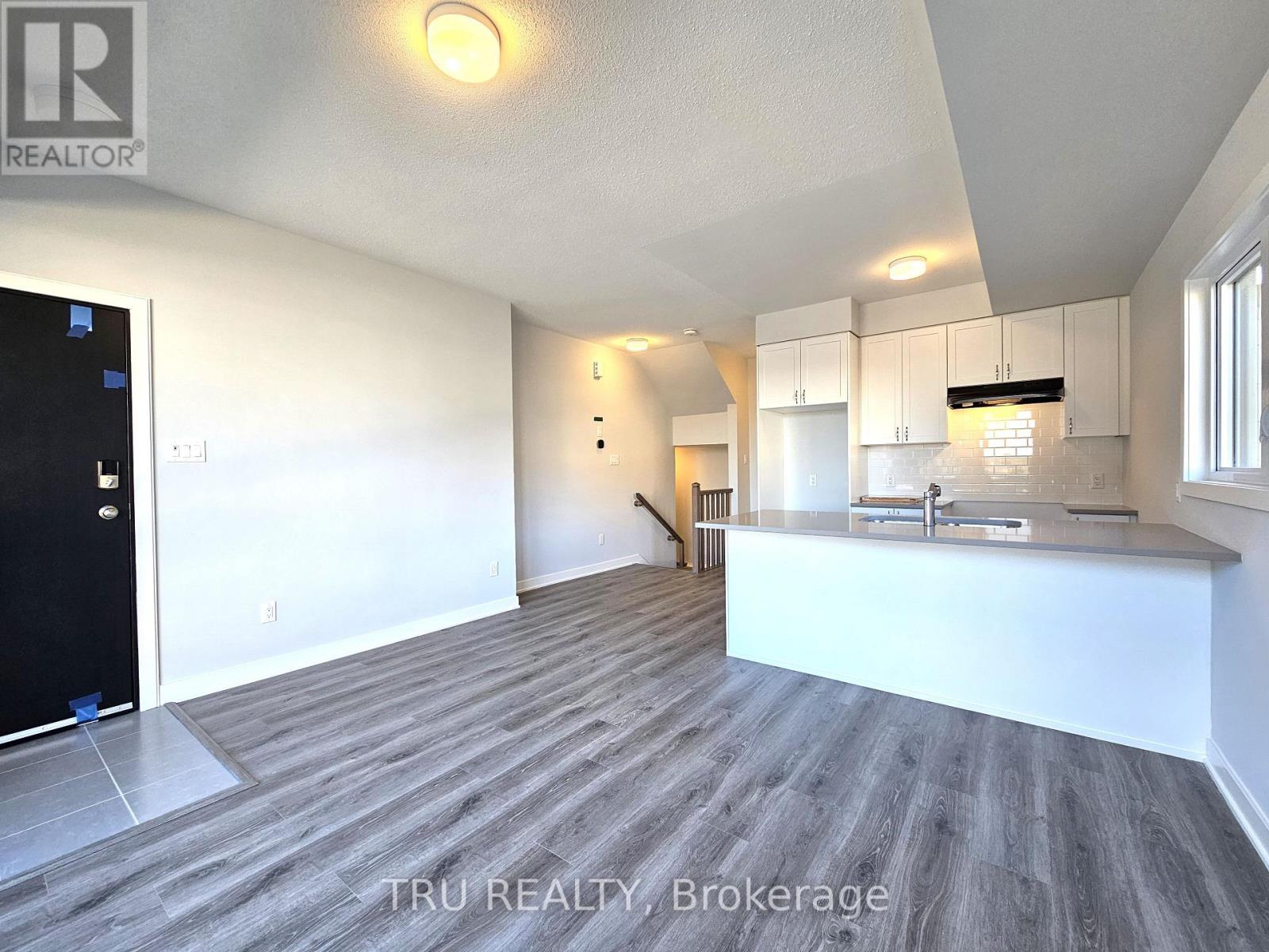 630 Mishi Private, Ottawa, Ontario  K1K 5C5 - Photo 6 - X12535146