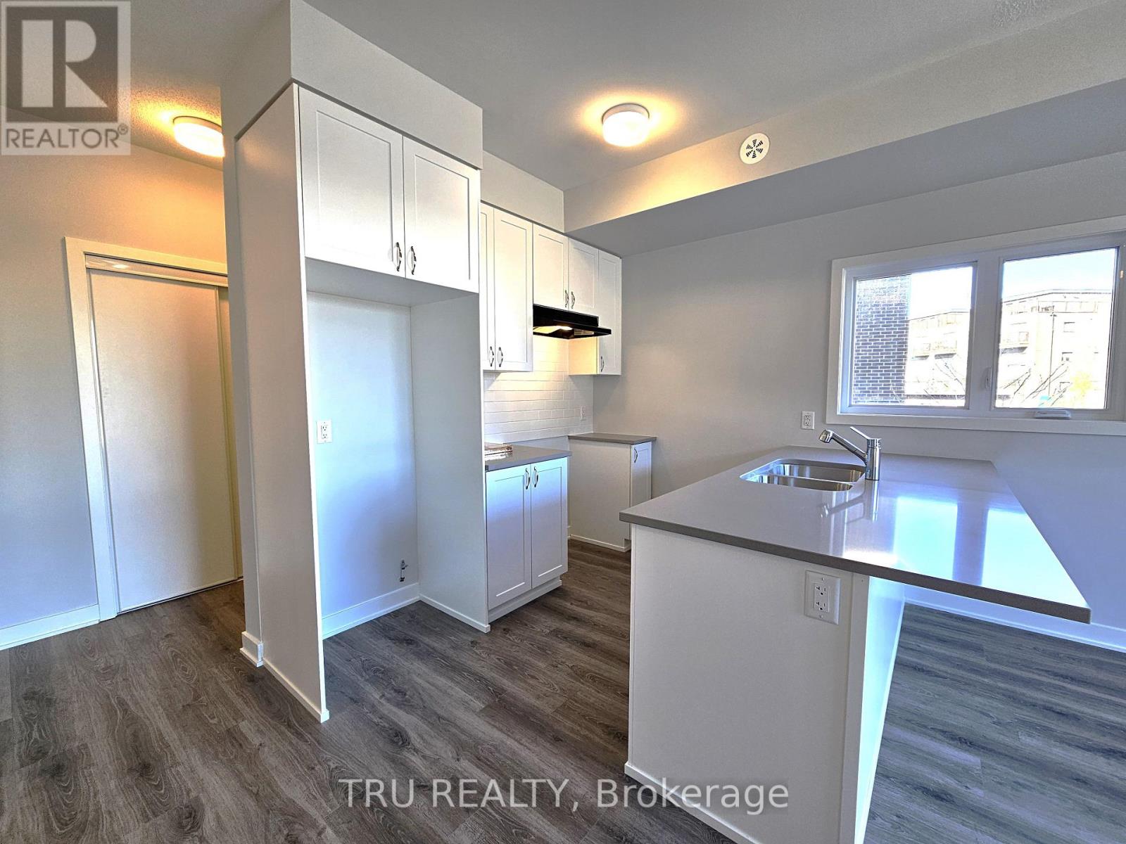 630 Mishi Private, Ottawa, Ontario  K1K 5C5 - Photo 7 - X12535146