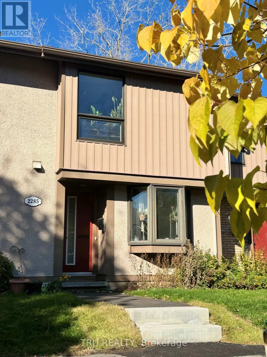 2285 STONEHENGE CRESCENT, Ottawa, Ontario