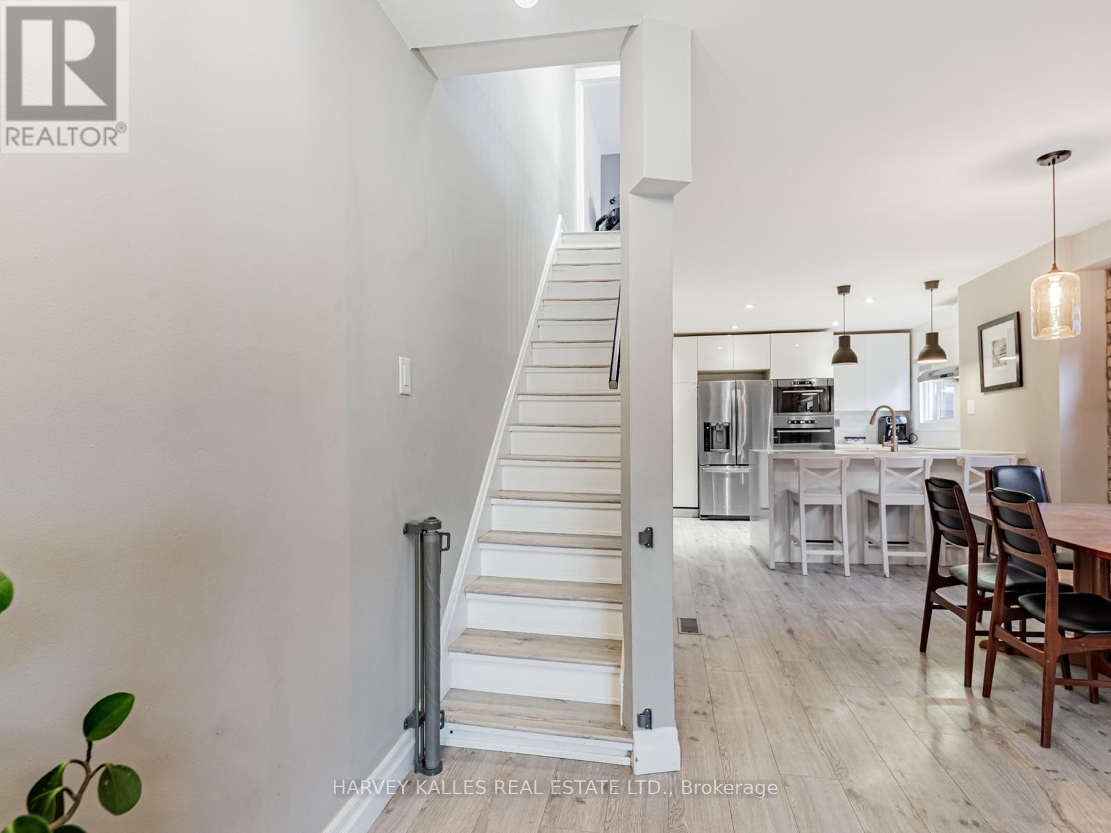 125 Kane Avenue, Toronto, Ontario  M6M 3N1 - Photo 4 - W12535080