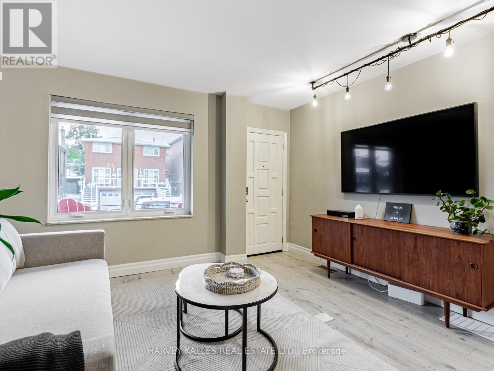 125 Kane Avenue, Toronto, Ontario  M6M 3N1 - Photo 7 - W12535080