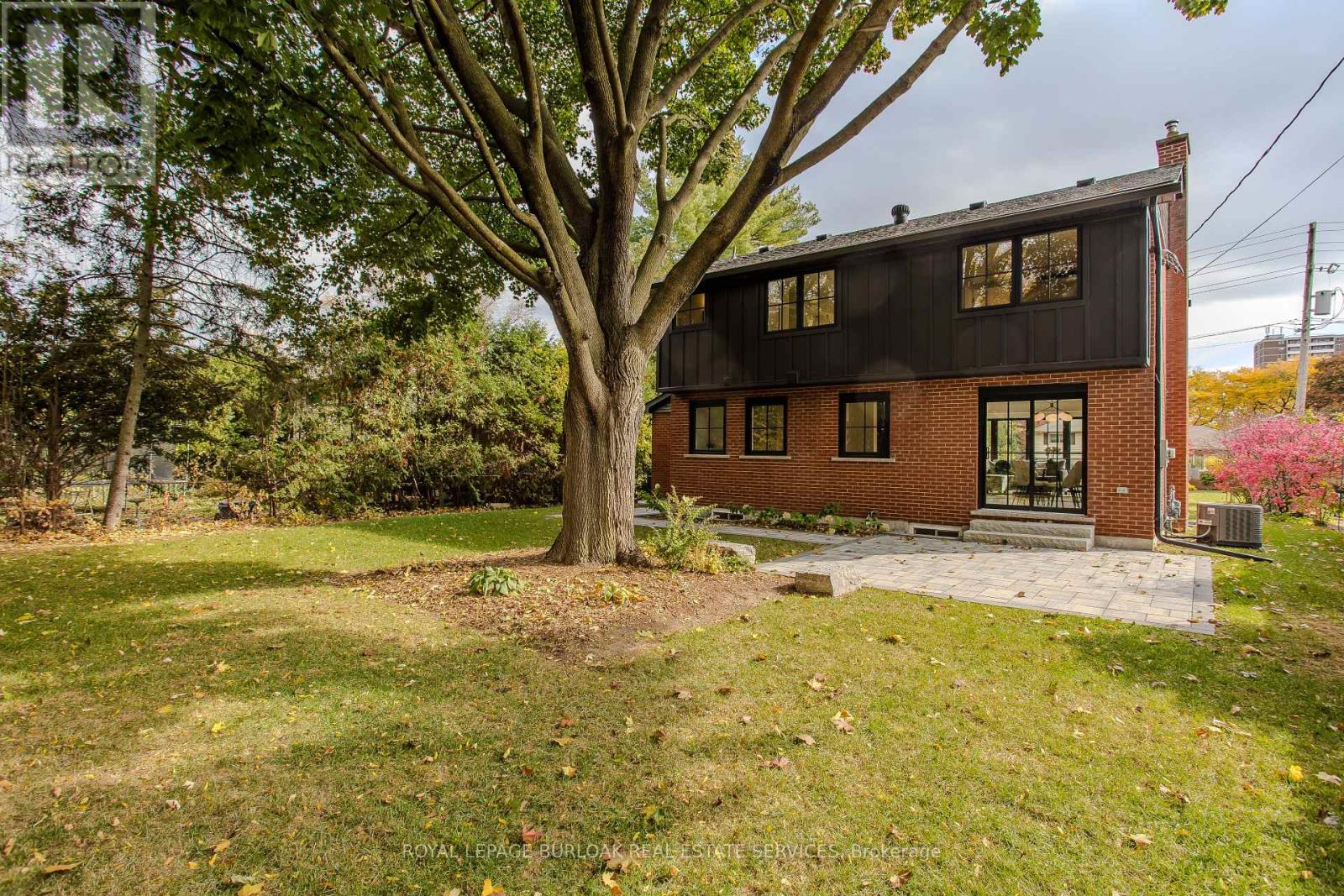 3029 Eva Drive, Burlington, Ontario  L7N 2K3 - Photo 25 - W12535094