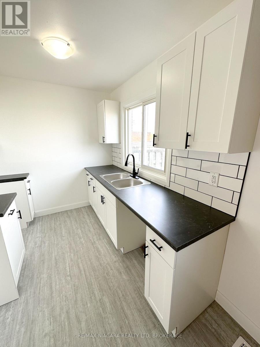 1 - 71 Hagey Avenue, Fort Erie, Ontario L2A 1W5 - Photo 4 - X12535152