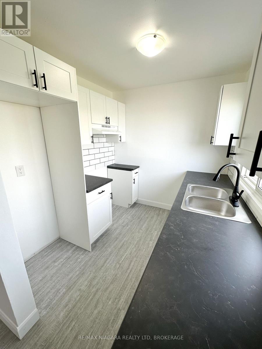 1 - 71 Hagey Avenue, Fort Erie, Ontario L2A 1W5 - Photo 5 - X12535152