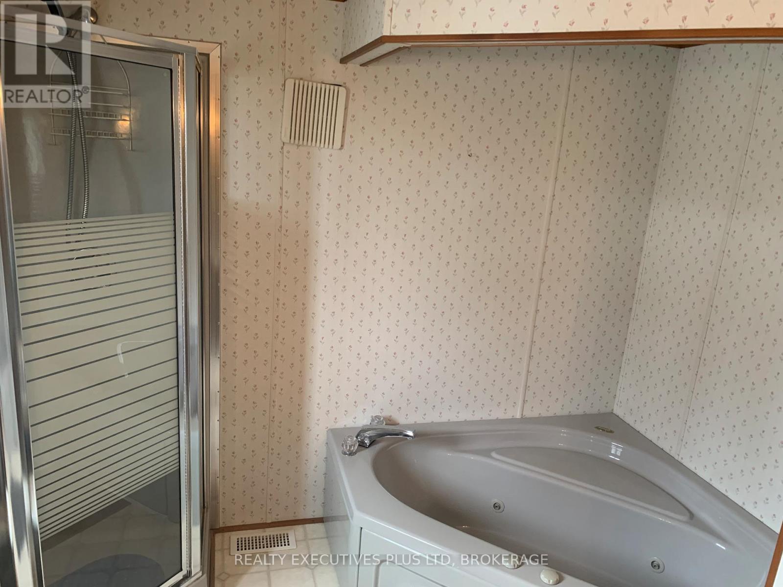 52 - 3033 Townline Road, Fort Erie, Ontario L0R 1S0 - Photo 15 - X12535178