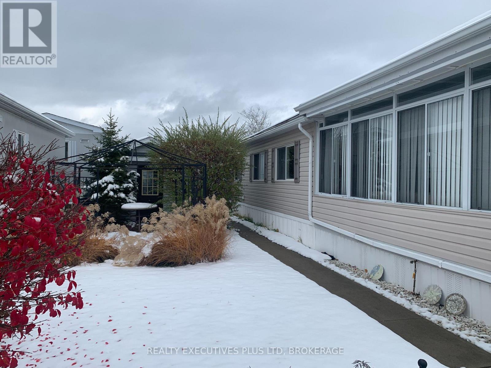 52 - 3033 Townline Road, Fort Erie, Ontario L0R 1S0 - Photo 3 - X12535178