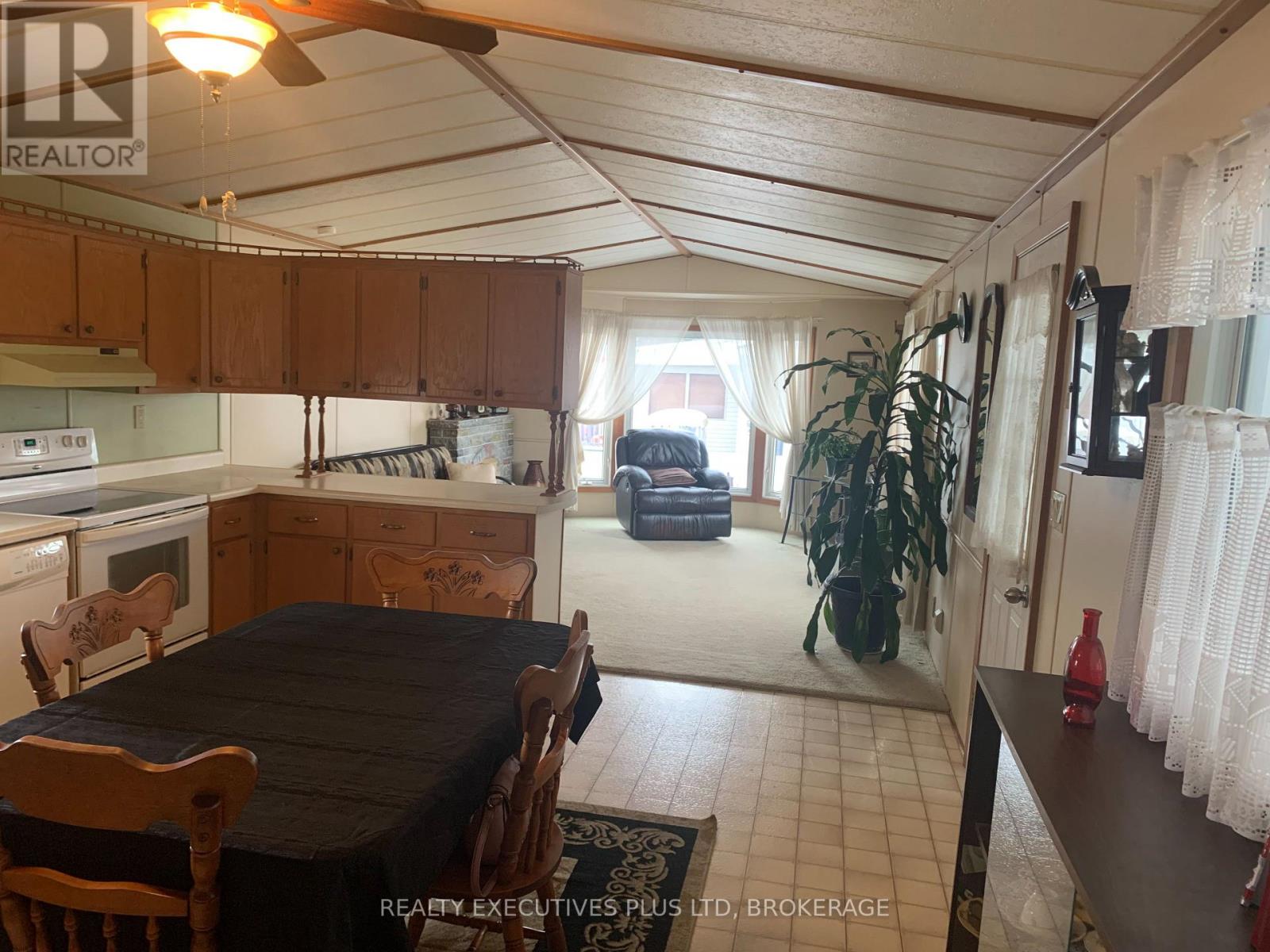 52 - 3033 Townline Road, Fort Erie, Ontario L0R 1S0 - Photo 9 - X12535178