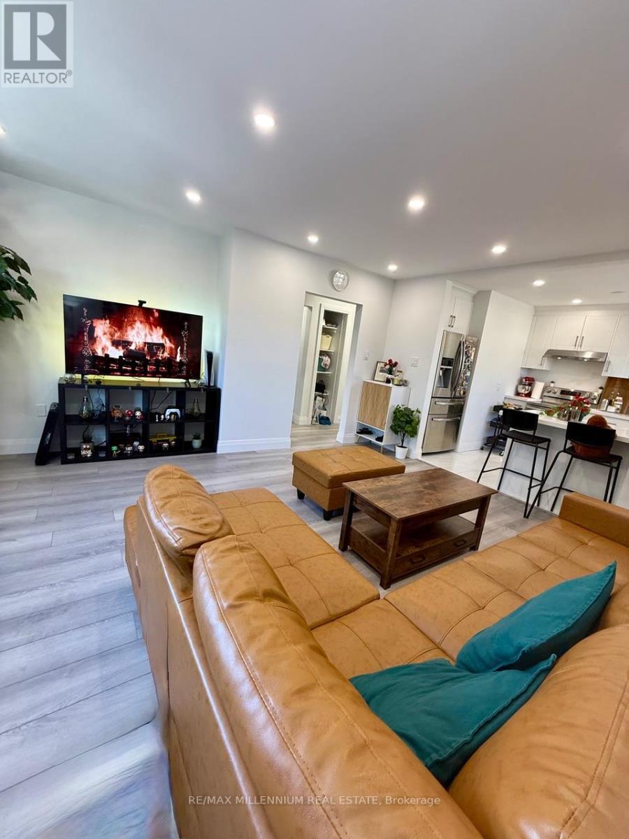 1115 O'connor Drive, Toronto, Ontario  M4B 2T5 - Photo 3 - E12535162