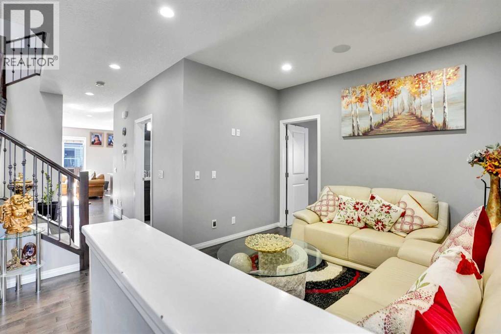 33 Savanna Green Ne, Calgary, Alberta  T3J 0V8 - Photo 3 - A2243290