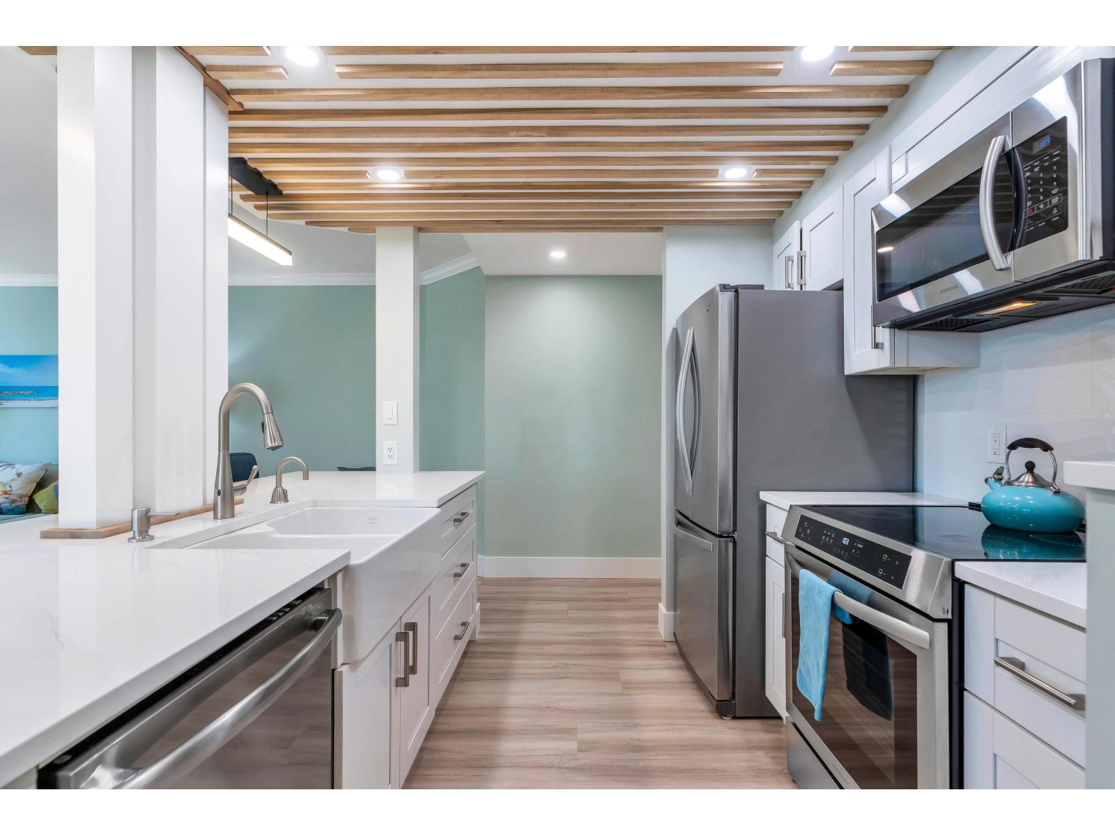 402 1480 Foster Street, White Rock, British Columbia  V4B 3X7 - Photo 5 - R3063540