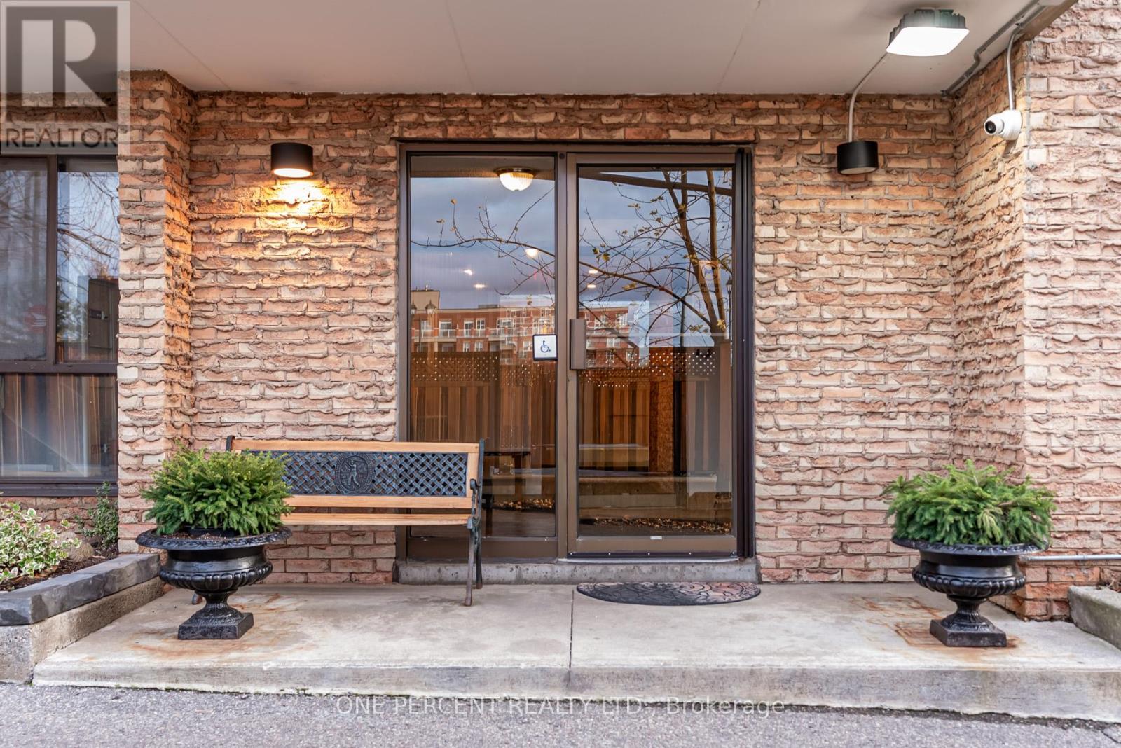 406 - 15390 Yonge Street, Aurora, Ontario  L4G 1N8 - Photo 5 - N12535134