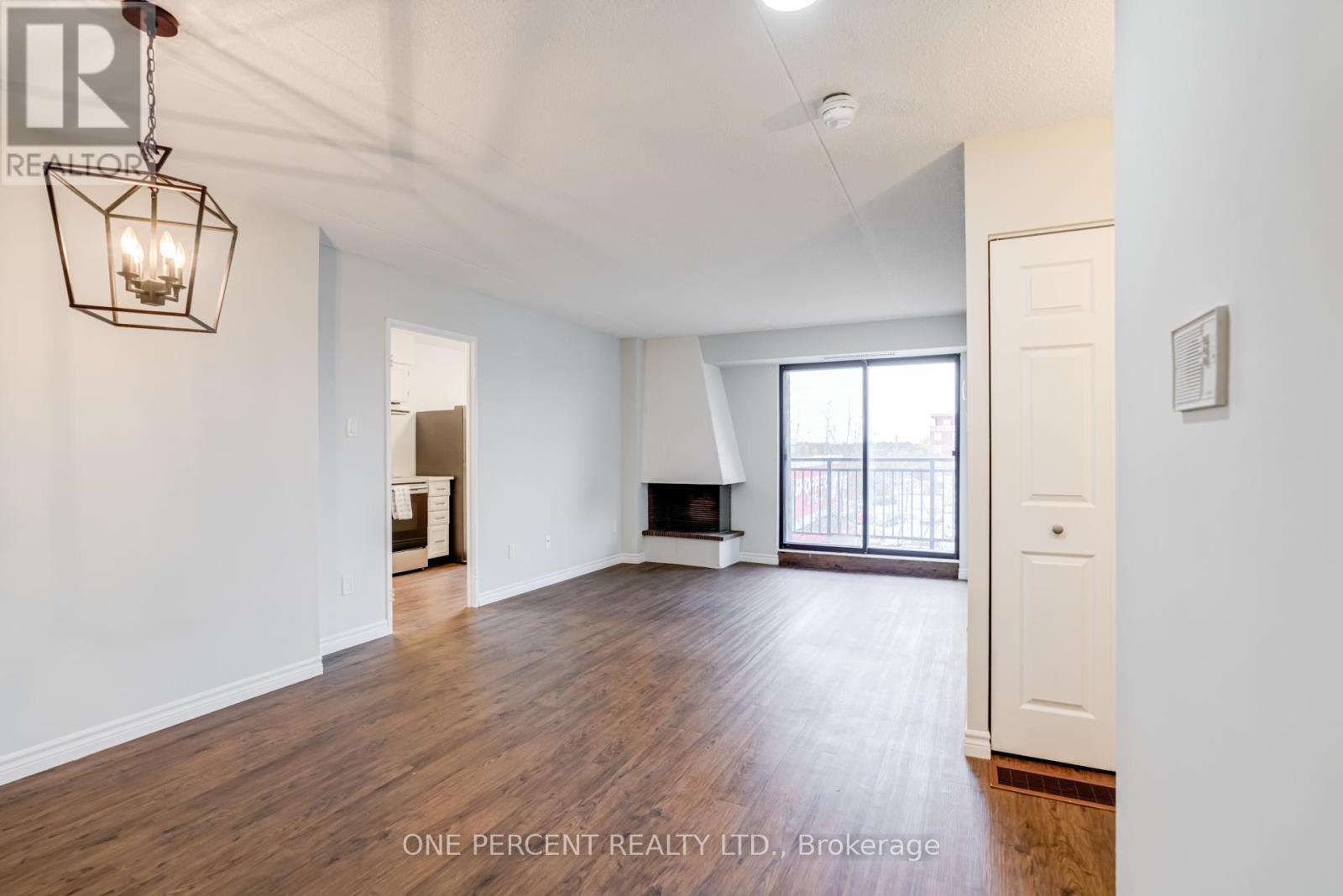 406 - 15390 Yonge Street, Aurora, Ontario  L4G 1N8 - Photo 9 - N12535134