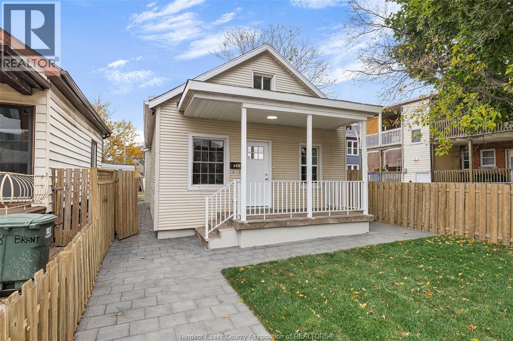 666 Brant, Windsor, Ontario N9A 3E6 - Photo 2 - 25028582