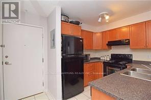 303 - 8 Dayspring Circle, Brampton, Ontario  L6P 2Z7 - Photo 3 - W12499268