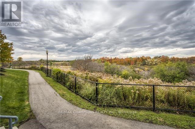 303 - 8 Dayspring Circle, Brampton, Ontario  L6P 2Z7 - Photo 8 - W12499268