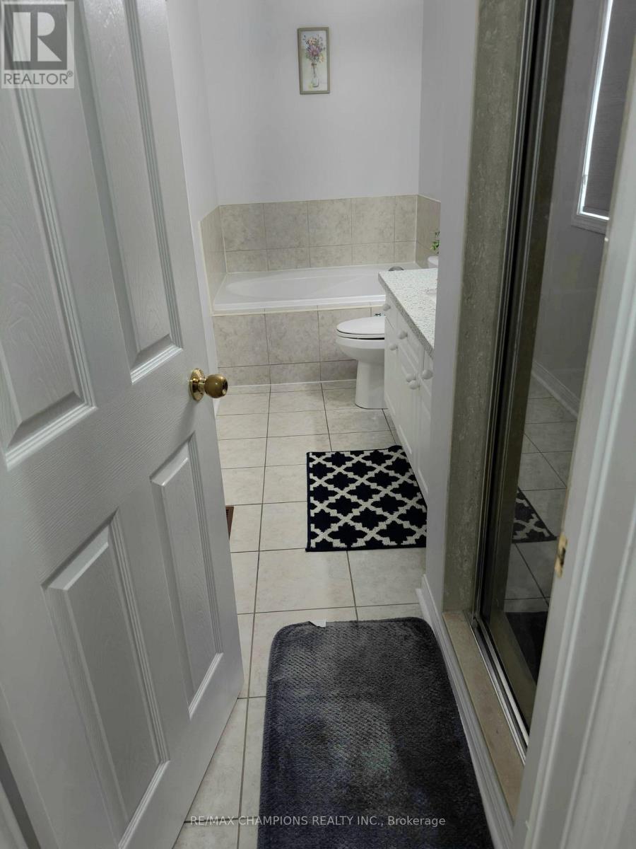 403 Brisdale Drive, Brampton, Ontario L7A 3M5 - Photo 6 - W12503454