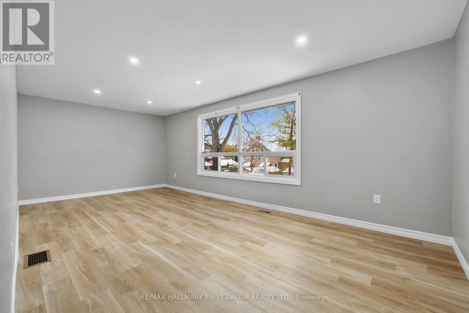 Upper - 176 Sydenham Street, Cobourg, Ontario  K9A 2S3 - Photo 12 - X12535140