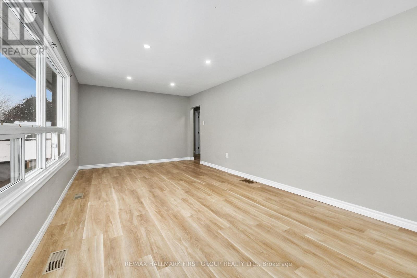 Upper - 176 Sydenham Street, Cobourg, Ontario  K9A 2S3 - Photo 13 - X12535140