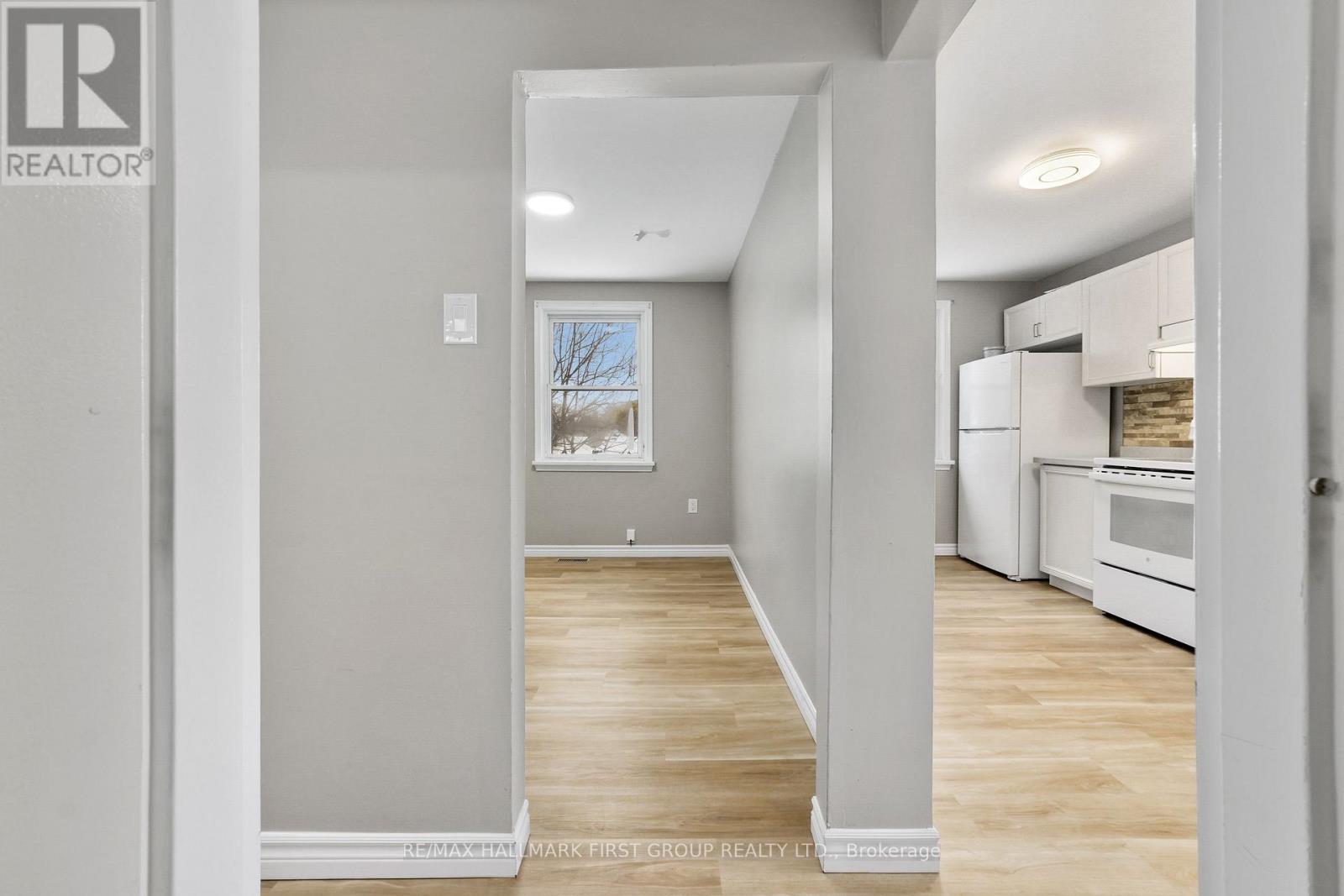 Upper - 176 Sydenham Street, Cobourg, Ontario  K9A 2S3 - Photo 4 - X12535140