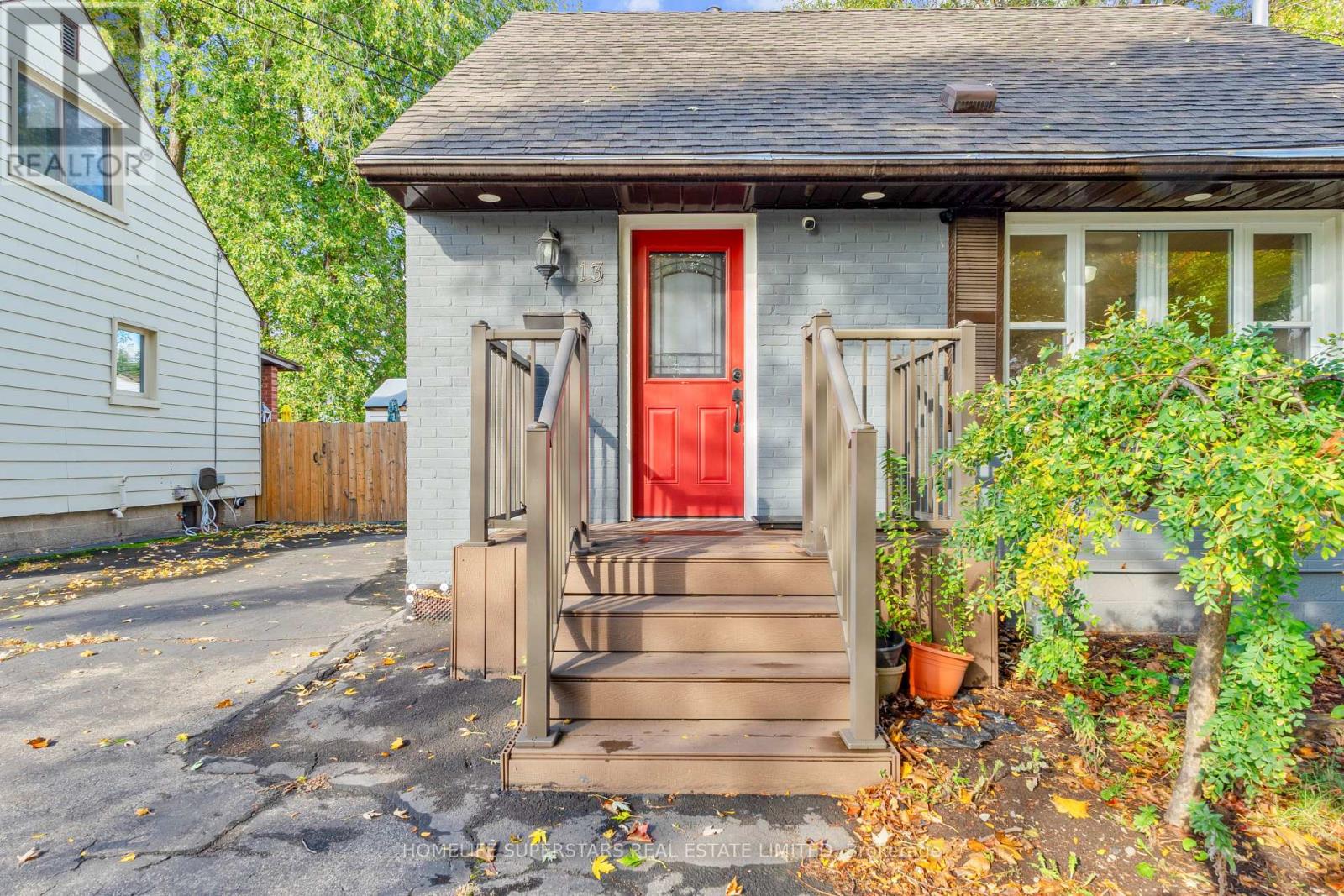 13 LEWIS STREET, Hamilton, Ontario