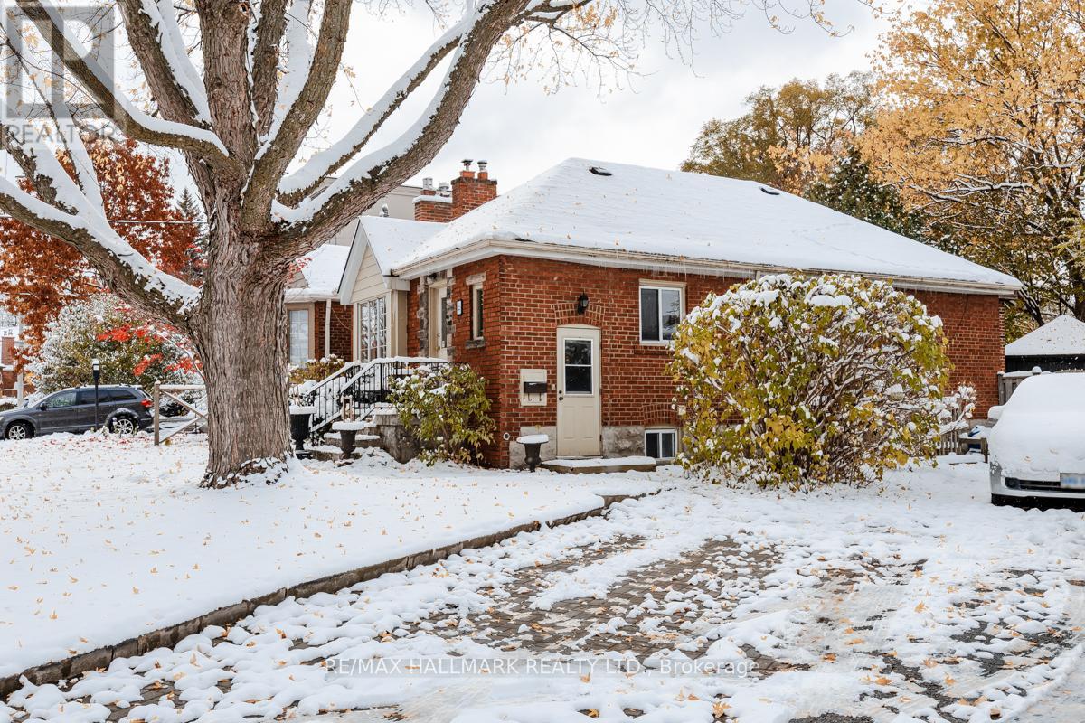 22 Airley Crescent, Toronto, Ontario  M4K 4H6 - Photo 2 - E12534058