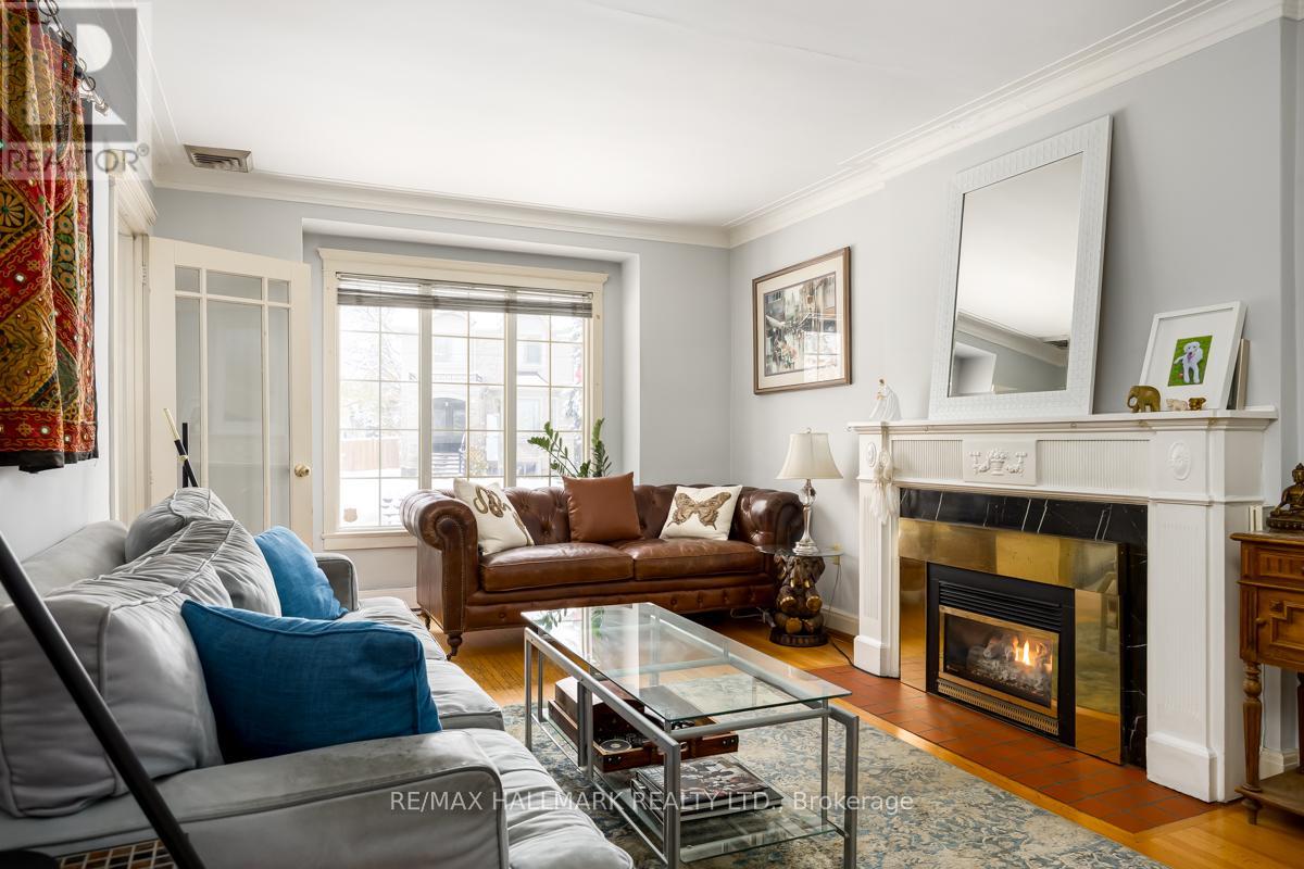 22 Airley Crescent, Toronto, Ontario  M4K 4H6 - Photo 4 - E12534058