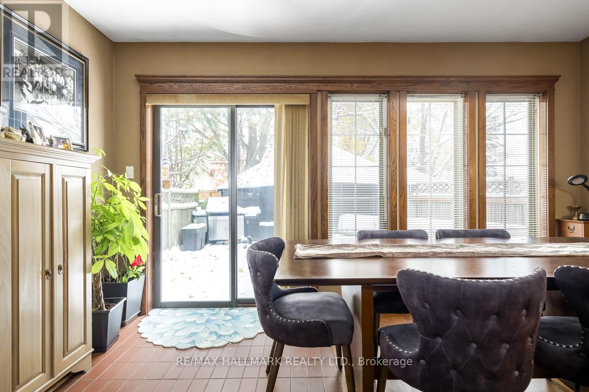 22 Airley Crescent, Toronto, Ontario  M4K 4H6 - Photo 7 - E12534058