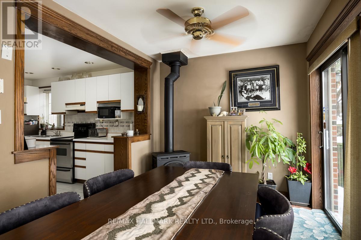 22 Airley Crescent, Toronto, Ontario  M4K 4H6 - Photo 9 - E12534058