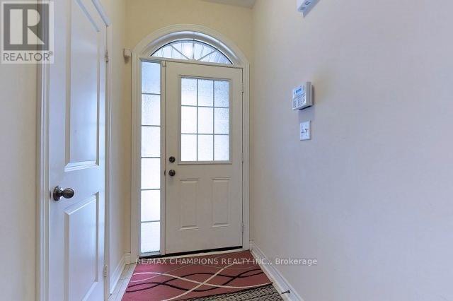 64 Pennycross Crescent, Brampton, Ontario  L7A 4M1 - Photo 2 - W12504852