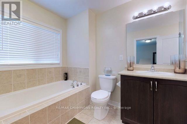 64 Pennycross Crescent, Brampton, Ontario  L7A 4M1 - Photo 6 - W12504852