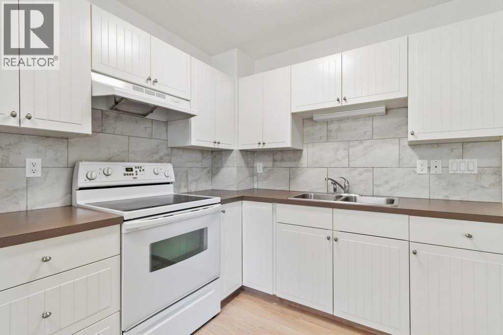 5016 44 Street, Sylvan Lake, Alberta  T4S 1C4 - Photo 5 - A2256855