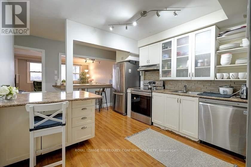 834 SHEPPARD AVENUE W, Toronto, Ontario